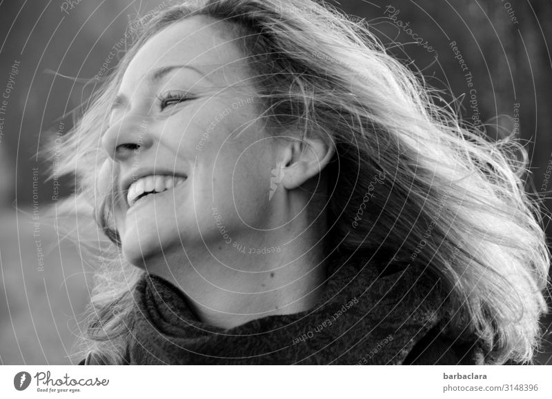 Bewegung und frische Luft gegen | Weltschmerz Fitness Leben Frau Erwachsene 1 Mensch Natur Schönes Wetter Wind blond langhaarig lachen Fröhlichkeit Gefühle
