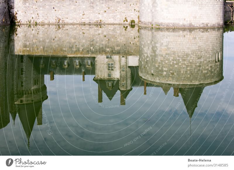 Loire-Schloss steht Kopf Frankreich Wasser Spiegelung im Wasser Reflexion & Spiegelung Außenaufnahme Wasseroberfläche blau Wasserspiegelung Menschenleer Himmel