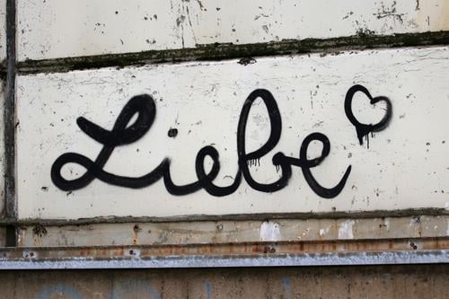 Liebe | UT HH19 | Graffiti auf Hauswand Mauer Wand Unendlichkeit natürlich positiv rebellisch verrückt wild Glück Lebensfreude Verliebtheit Freiheit