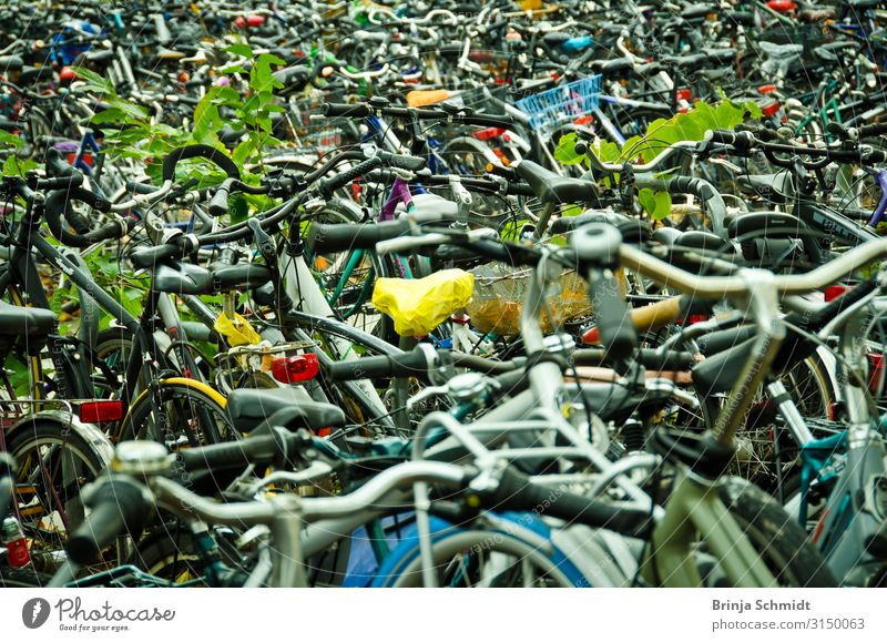 Unmengen von Fahrrädern am Göttinger Bahnhof Gesundheit sportlich Leben Tourismus Umweltschutz CO2 neutral Ökologie Sport Fitness Sport-Training Fahrradfahren