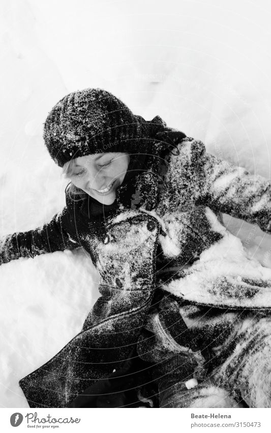 Winterspaß Gesundheit Ausflug Winterurlaub wandern Spielen Natur Wetter Schnee Schwarzwald Mantel Mütze Feste & Feiern kämpfen lachen Sport springen