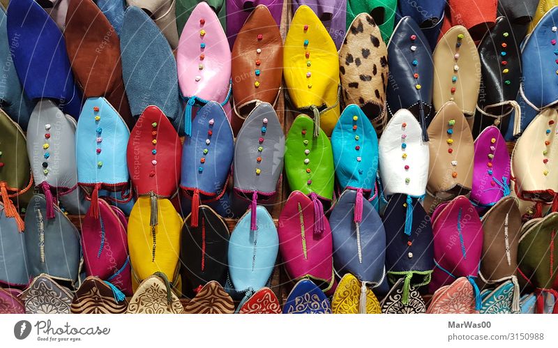 Schuhe in Marrakesch kaufen Ferien & Urlaub & Reisen Tourismus Städtereise Mode Bekleidung Hausschuhe Klischee mehrfarbig Souvenir Souvenirladen