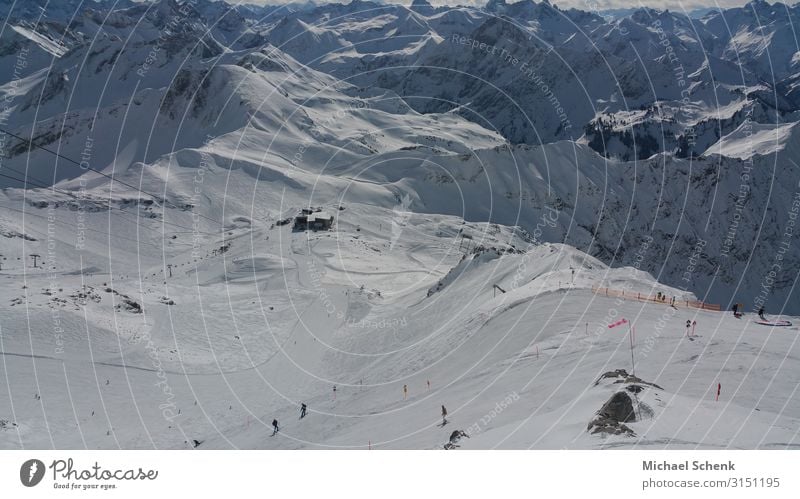 Verschneite Berge in den Allgäuer Alben bei Oberstdorf Freude sportlich Freizeit & Hobby wandern Skifahrer Ferien & Urlaub & Reisen Freiheit Winter Schnee