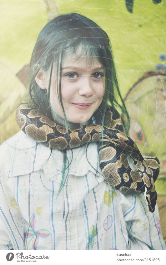 schlangenbeschwörerin Kind Mädchen Schlange Geburtstag Karneval Kostüm Reptil Reptilium exotisch exotisches Tier Giftschlange gefährlich Mut Angst Vorsicht
