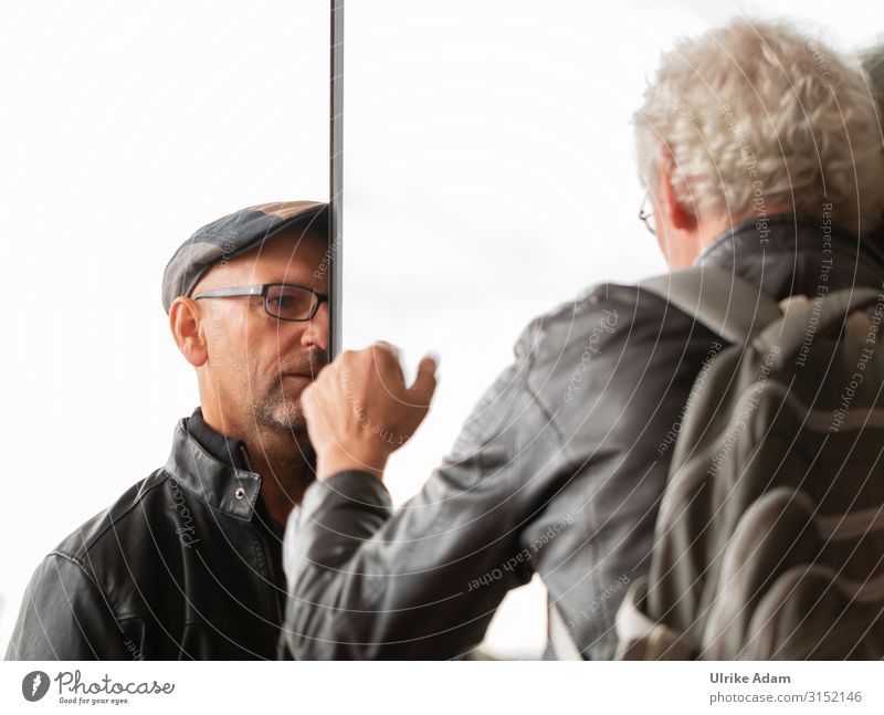Stillhalten, sonst ..... Mensch maskulin Mann Erwachsene Männlicher Senior 2 45-60 Jahre Brille Hut kämpfen warten bedrohlich rebellisch Selbstbeherrschung