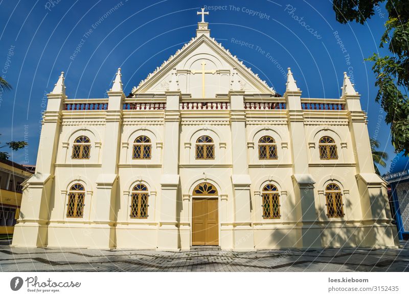 Santa Cruz Cathedral Basilica in Kochi, Kerala, India Stil Ferien & Urlaub & Reisen Tourismus Ferne Sightseeing Architektur Kirche Fassade Religion & Glaube