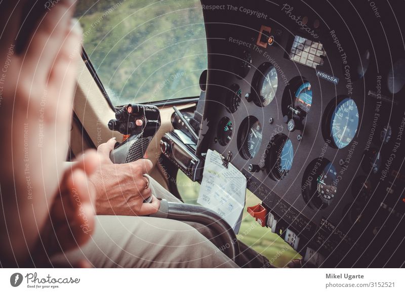 Pilotenhand beim Fahren eines Hubschraubers über Kauai, USA Lifestyle schön Leben Ferien & Urlaub & Reisen Tourismus Ausflug Abenteuer Ferne Freiheit Expedition
