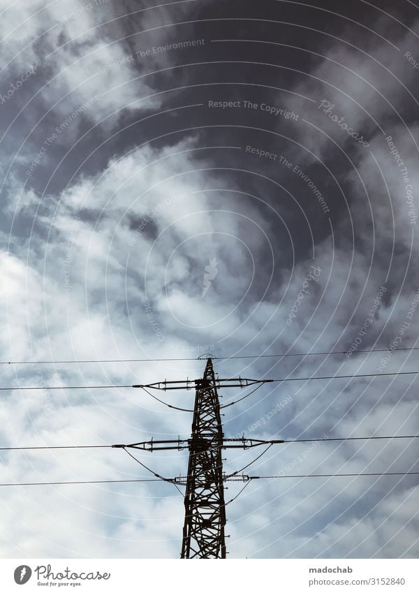 Stromlinienförmig strom Strommast Energie Himmel wolken Nachhaltigkeit Kraft Versogung Infrastruktur Kabel Stromnetz Versorgung Stahl Linien
