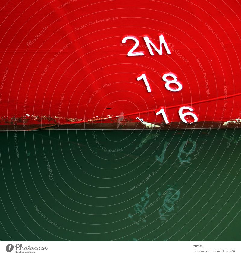 2M 18 16 metall tageslicht farbe orientierung information zahl rot maritim schiff wasser buchstabe grün schiffahrt