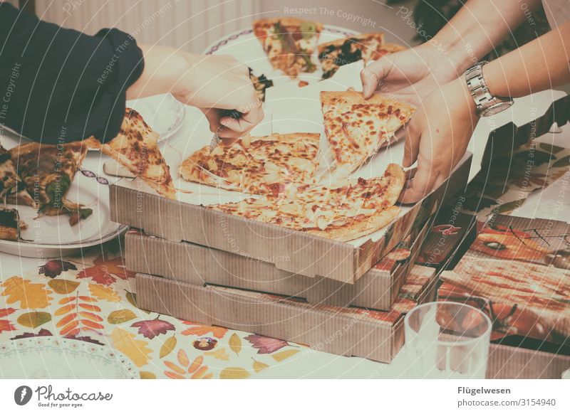 Pizza lecker kaufen liefern Lieferwagen Italiener Essen Foodfotografie Gesunde Ernährung Speise Nudeln Salami Hawai