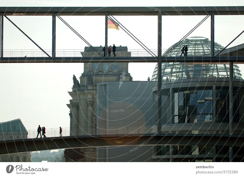Regierungssitz Architektur Berlin Deutscher Bundestag Deutschland Deutsche Flagge dunkel Dämmerung Hauptstadt Bundeskanzler Amt Nacht Parlament Regierungspalast