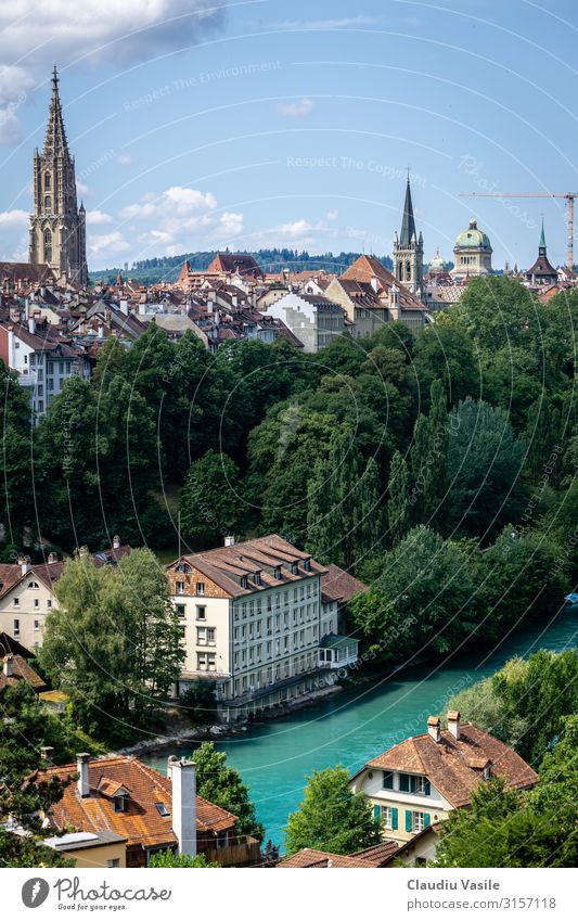 Berner Stadtlandschaft vermischt mit Natur Ferien & Urlaub & Reisen Tourismus Städtereise Sommer Himmel Flussufer Aare Schweiz Europa Hauptstadt Stadtzentrum