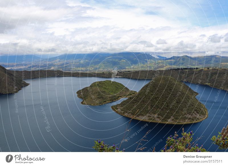 Crater lake in Ecuador in cloudy skies Freizeit & Hobby Ferien & Urlaub & Reisen wandern Umwelt Natur Landschaft Wasser Klima Klimawandel Wetter Schönes Wetter