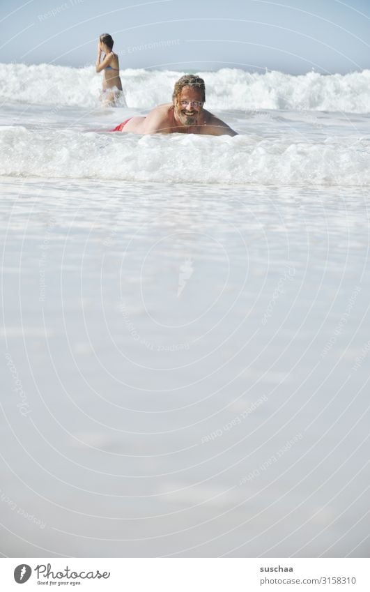 badegäste Mann Kind Meer Wasser Strand Spaß schwimmen Wellen frisch sprudelnd nass Sommer Schwimmen & Baden Ferien & Urlaub & Reisen Erholung Freude Tourismus