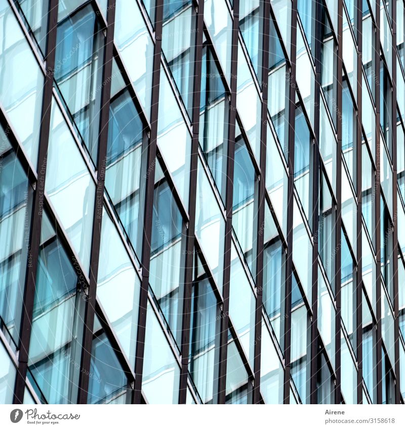 kleinkariert | UT Hamburg Stadt Stadtzentrum Haus Hochhaus Fassade Fenster Glasfassade Linie Netzwerk Raster Neigung diagonal durcheinander Rechteck eckig