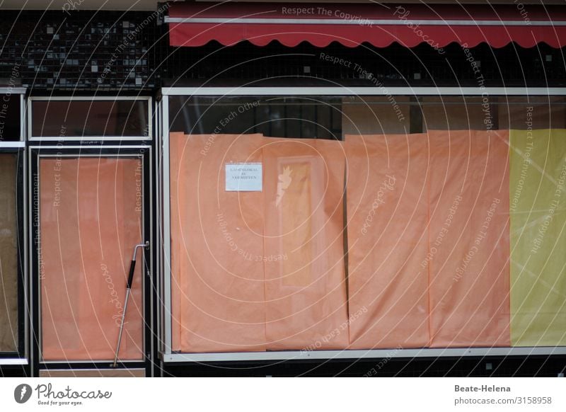 lebensnotwendig: Infrastruktur Ladenlokal Schaufenster Aufgabe Schließung pleite bankrott Ladengeschäft verlassen Einzelhandel Wirtschaft corona geschlossen