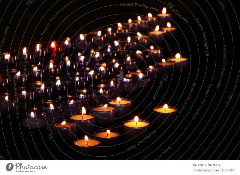 gedenkkerzen Kerze Souvenir Stimmung trösten Trauer Tod Religion & Glaube Traurigkeit verlieren opferlicht gebetskerzen votivkerzen Teelicht kirche erinnern