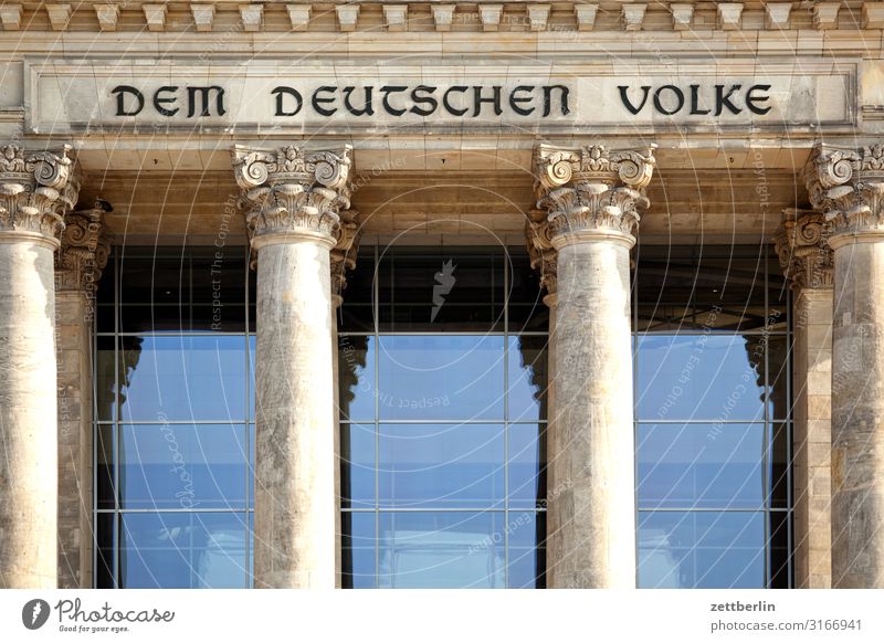 DEM DEUTSCHEN VOLKE Architektur Berlin Deutscher Bundestag Deutschland Hauptstadt Parlament Regierung Regierungssitz Regierungspalast Spree Spreebogen