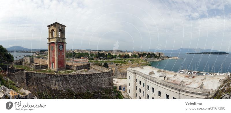 Glockenturm der alten Festung in Korfu-Stadt alte Festung bauwerk festung griechenland kerkyra korfu turmuhr uhrturm wahrzeichen