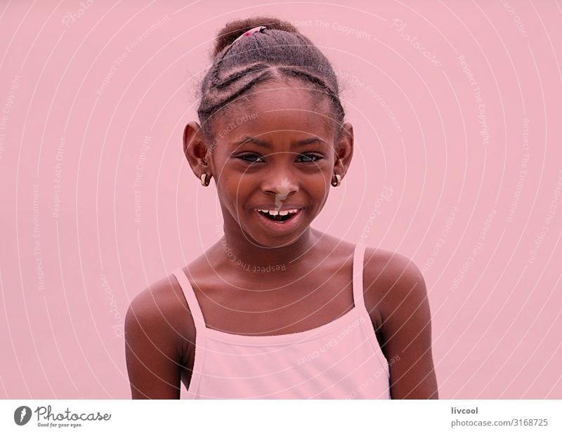 kubanisches Mädchen auf rosa Hintergrund Lifestyle Stil schön Leben Spielen Ferien & Urlaub & Reisen Ausflug Insel Kind Schulhof Mensch feminin Frau Erwachsene