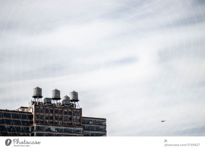 New Yorker Wassertanks Tank New York City Manhattan Stadt Hauptstadt Skyline Architektur Hubschrauber fliegen Ferien & Urlaub & Reisen Himmel Wolken Farbfoto