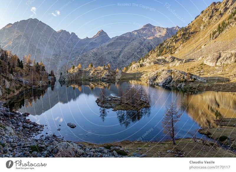 Trecolpas See in den französischen Alpen Umwelt Natur Landschaft Himmel Herbst Baum Felsen Berge u. Gebirge Insel wandern Außenaufnahme schön atemberaubend