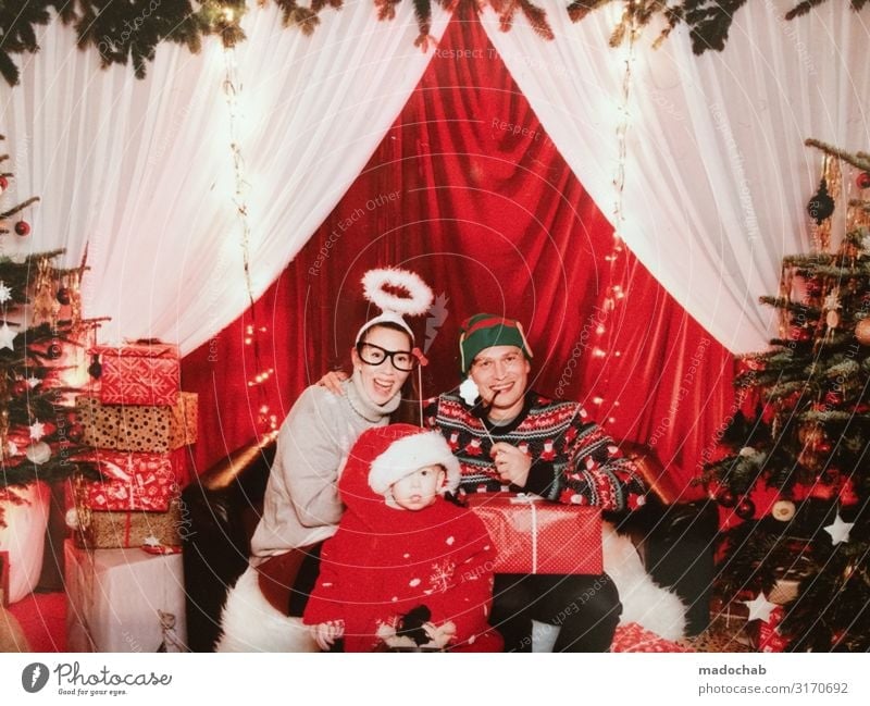 Weihnachten Famile Familenfoto Kitsch Feier Lifestyle kaufen Reichtum Stil Glück harmonisch Wohlgefühl Zufriedenheit Häusliches Leben Wohnung