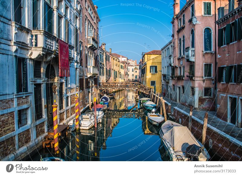 Stiller Kanal mit Booten in Canareggio, Venedig Ferien & Urlaub & Reisen Tourismus Sightseeing Städtereise Kreuzfahrt Sommer Sommerurlaub Sonne Insel