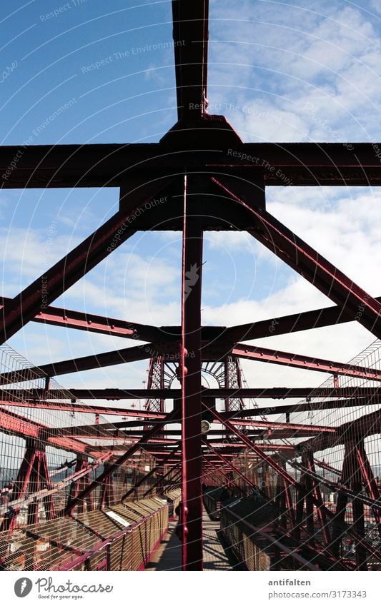 Symmetrie Brücke schwebefähre Ferien & Urlaub & Reisen Puente de Vizcaya rot aussichtspunkt pfeiler holzbalken stahlgerüst Blauer Himmel sonne Wetter Ausflug