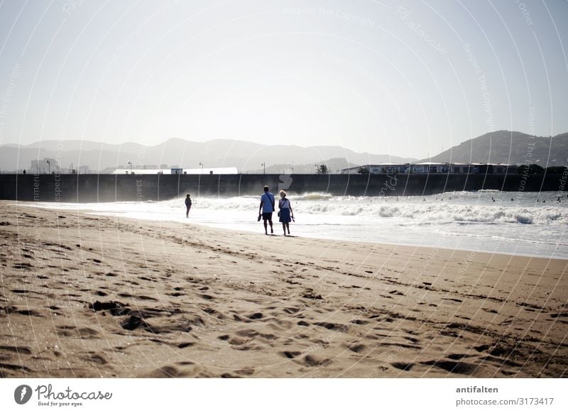 Strandspaziergang Spanien Meer Sand Wellen Wasser Küste Ferien & Urlaub & Reisen Sommer Himmel Außenaufnahme Erholung Natur Landschaft Tourismus blau Felsen