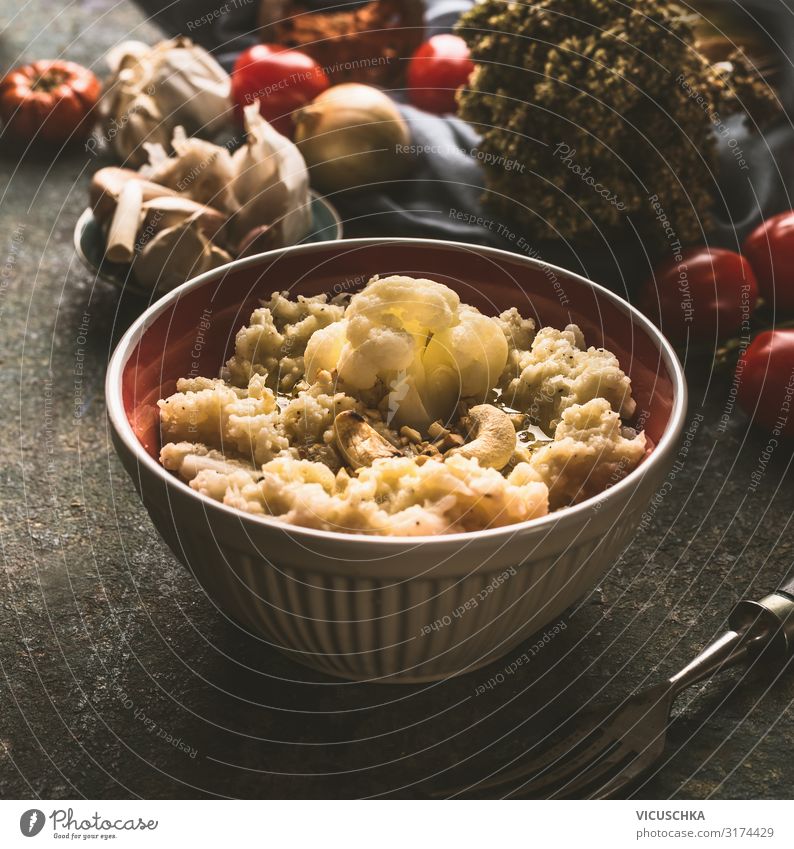 Vegan Blumenkohl-Püree mit Cashew Lebensmittel Gemüse Ernährung Bioprodukte Vegetarische Ernährung Diät Geschirr Stil Design Gesunde Ernährung Hintergrundbild