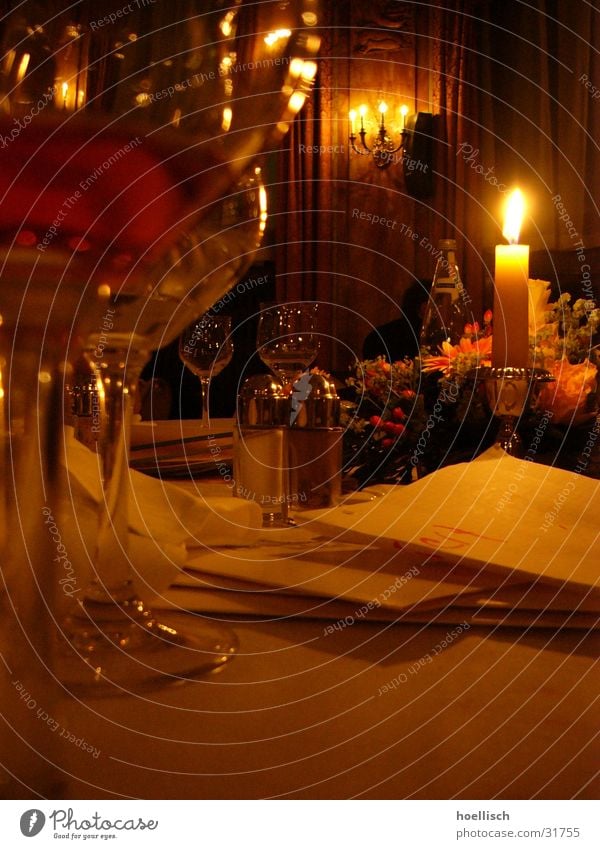 Tisch-Impression Hotel Speisekarte Salzstreuer Kerze Licht Weinglas Glas Restaurant Lokal Ernährung Le Méridien Hotel weinkarte Pfeffer