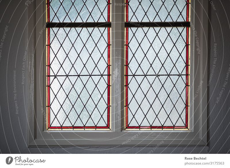 Buntglas Fenster Glas blau grau Buntglasfenster Raute Farbfoto Innenaufnahme Menschenleer Tag