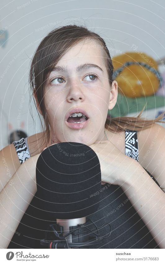 achtung aufnahme (2) Mikrofon Aufzeichnen sprechen singen Gesang Stimme Podcast Jugendliche Junge Frau Teenager Mädchen Freizeit & Hobby Youtube