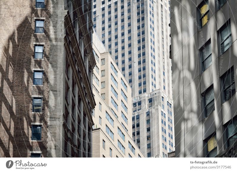 New Yorker Kubismus New York City Manhattan Stadtzentrum Menschenleer Haus Hochhaus Bauwerk Gebäude Architektur Mauer Wand Fassade Fenster Beton Glas Backstein