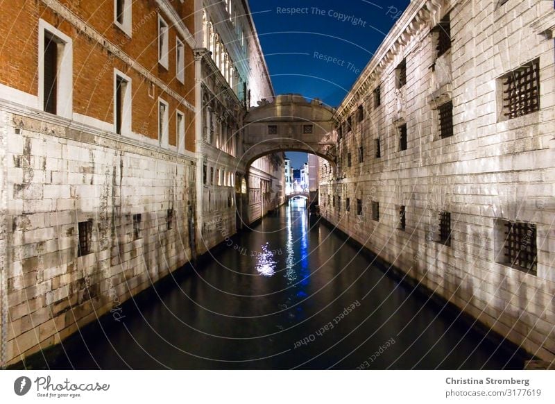 Seufzerbrücke bei Nacht Venedig Venice Italien Italy Architektur Farbfoto Außenaufnahme Wasser Stadt Ferien & Urlaub & Reisen Europa Sehenswürdigkeit Tourismus