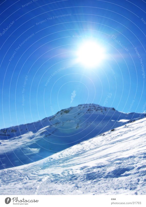 Winter Flims Schweiz Berge u. Gebirge vorab Laax Alpenarena Schnee Sonne Skipiste Stein blau Beleuchtung