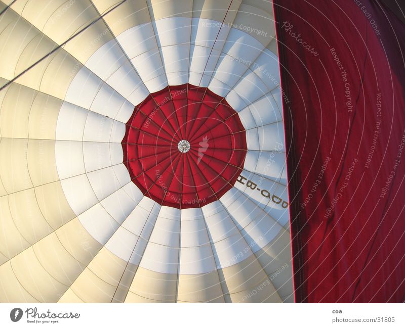 Heissluftballon Ballone Flugzeug rot Stoff rund Geometrie Flugsportarten Kreis purpur Hülse Seil Raum Mitte Luftverkehr Hülle Strukturen & Formen Beleuchtung