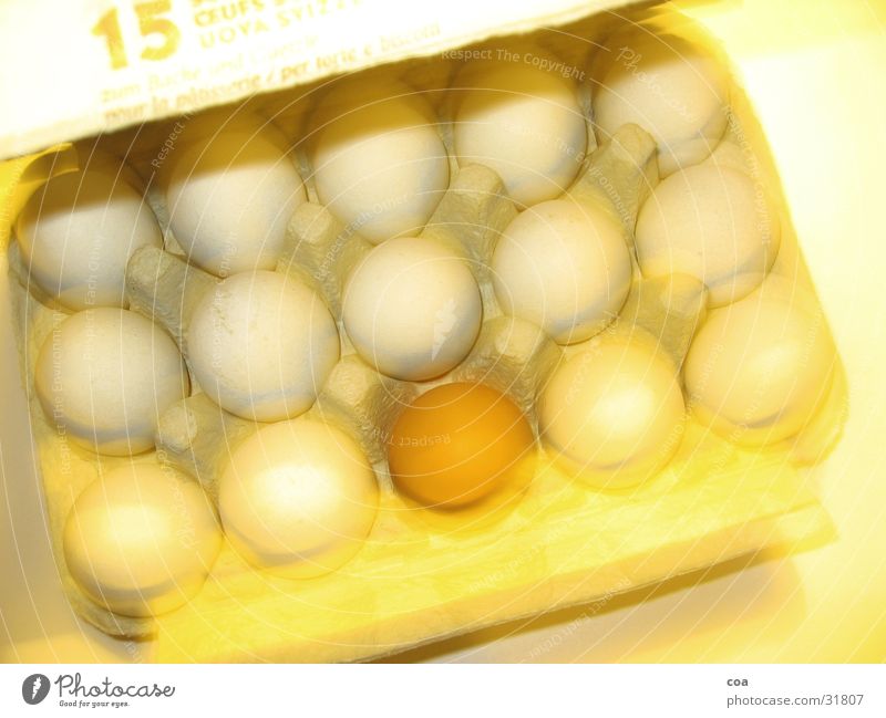 15 Eier gelb braun zerbrechlich Außenseiter Bewegung Langzeitbelichtung Vorsicht Unschärfe