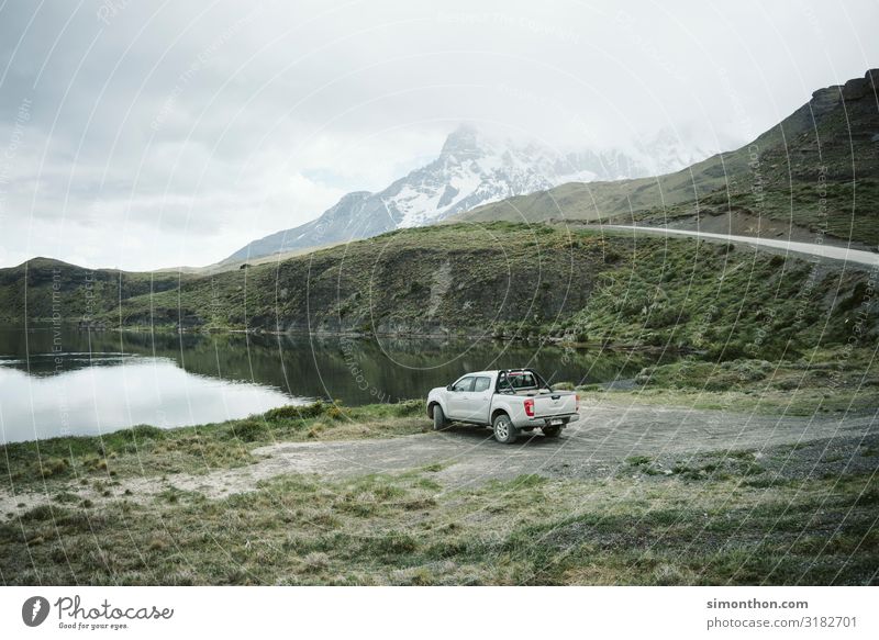 Chile Natur Landschaft Berge u. Gebirge Gipfel Schneebedeckte Gipfel Gletscher Küste Seeufer Verkehrsmittel Autofahren Straße PKW Abenteuer ästhetisch Bewegung