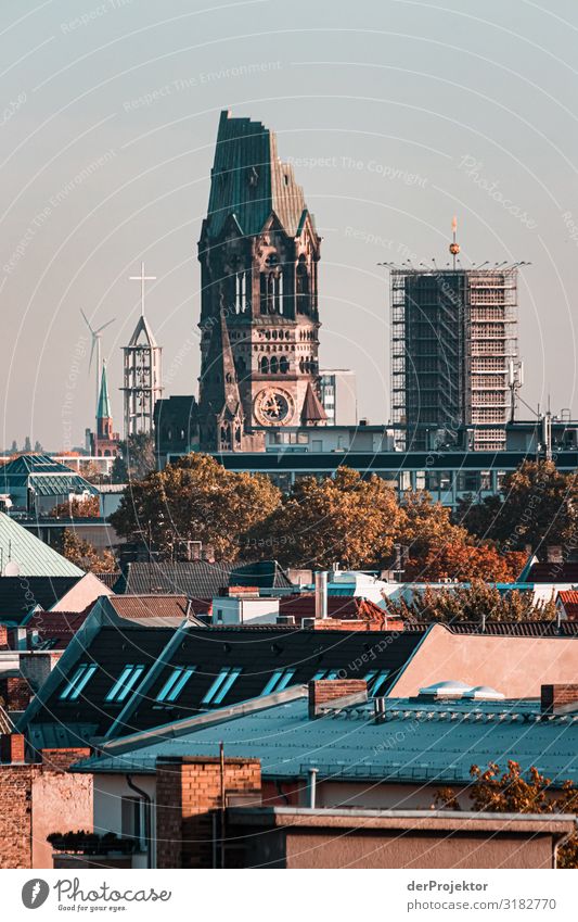 Blick über die Dächer von Berlin mit Blick auf die Gedächtniskirche Totale außergewöhnlich trendy Coolness ästhetisch Sightseeing Städtereise Muster berlin