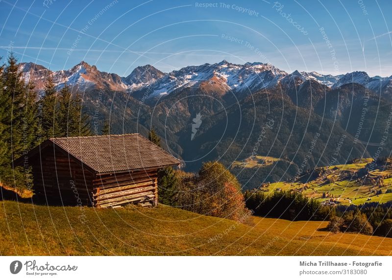 Alpenlandschaft in Tirol / Österreich Ferien & Urlaub & Reisen Tourismus Berge u. Gebirge wandern Natur Landschaft Himmel Herbst Baum Felsen Gipfel