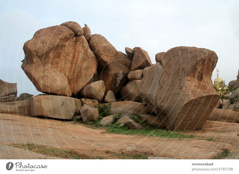 Felsaufbau Natur Felsen Stein natürlich Zusammenhalt Steinblock riesig Riese Mammut kolossal glatt strukturiert Oberfläche Konsistenz Korn Formular Beitritt