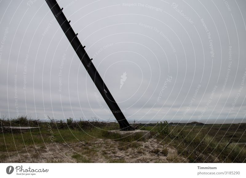 Seezeichen - Teilansicht Dänemark Fundament Beton Stahlträger Farbfoto Menschenleer Düne Dünengras Himmel Wolken Fjord