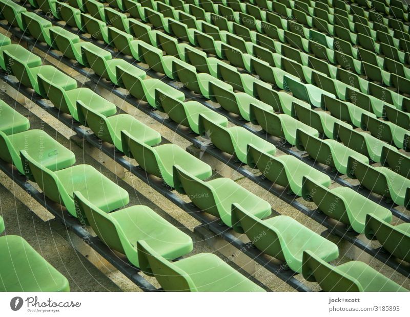 Sitzreihen gleich grün Tribüne Sportstätten Stadion Sammlung Kunststoff Reihe authentisch frei lang viele Perspektive Symmetrie nebeneinander hintereinander