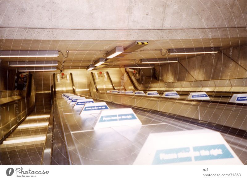 London Tube Mobilität U-Bahn Verkehr London Underground Rolltrepen Architektur