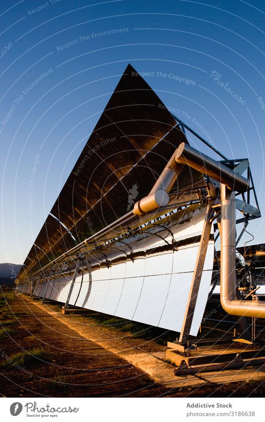 Solarmodule im Kraftwerk Sonnenenergie Paneele Station Himmel Schönes Wetter Reflexion & Spiegelung glänzend Sonnenstrahlen Tag Energie Elektrizität