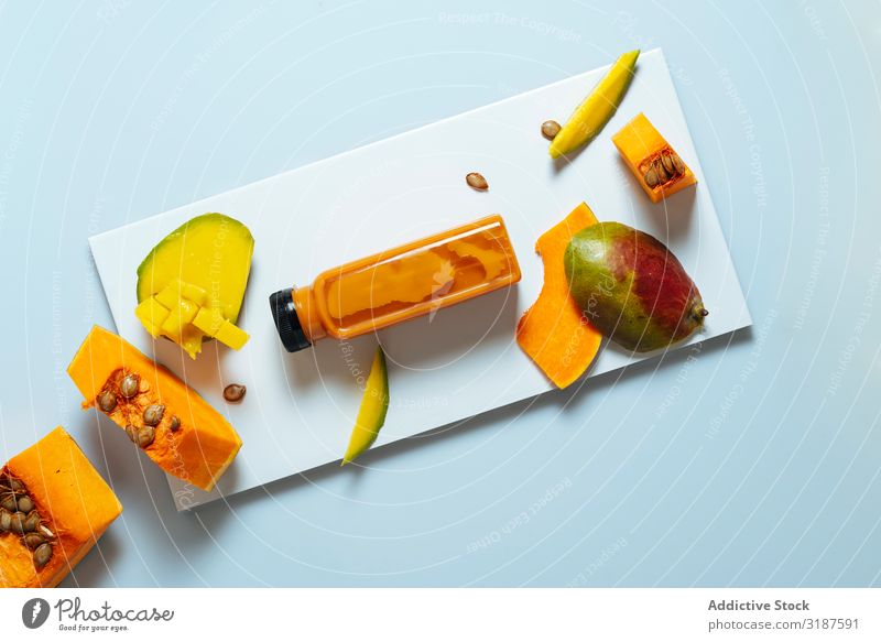 Mango und Kürbis-Smoothie Milchshake Lebensmittel trinken Frucht Flasche Vegane Ernährung Saft Gesundheit Frühstück Hintergrundbild lecker Getränk Coolness