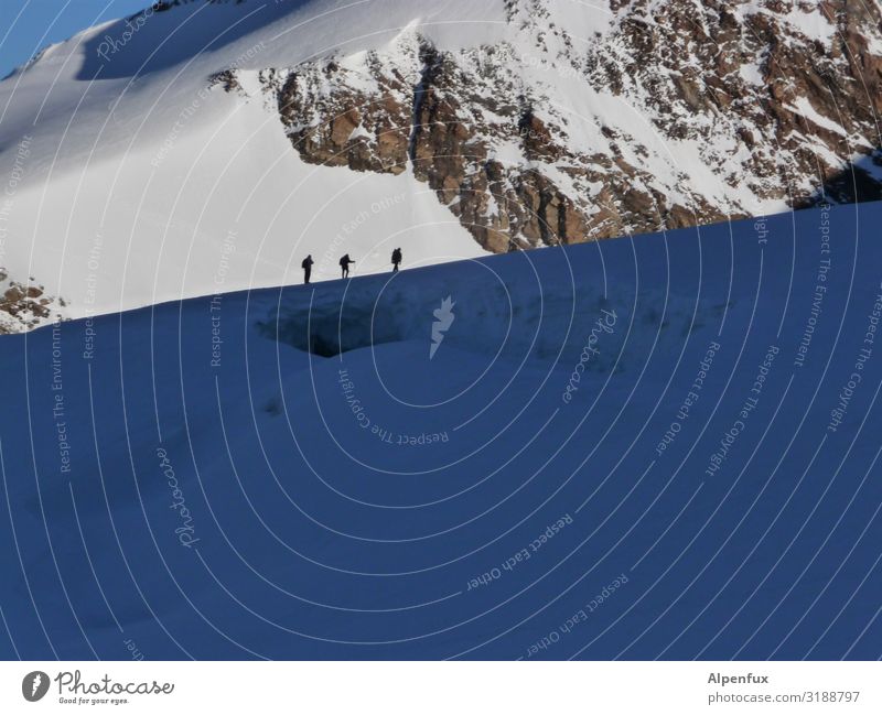 Unscharf | Idioten auf der Gletscherspalte Umwelt Klima Klimawandel Schönes Wetter Hügel Felsen Alpen Berge u. Gebirge wandern bedrohlich gigantisch kalt