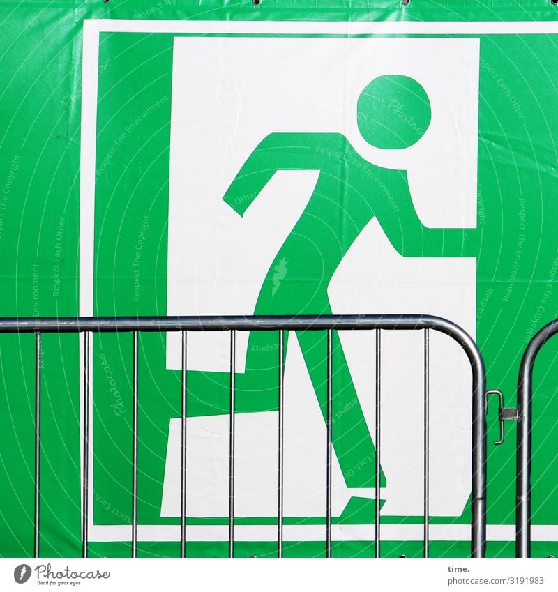 Geschichten vom Zaun (XXXVII) Mensch Pferch Abdeckung Metall Kunststoff Zeichen Schilder & Markierungen Hinweisschild Warnschild laufen rennen Geschwindigkeit